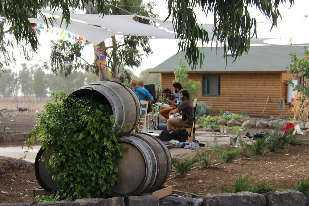 Assaf Boutique Winery & Cabins Kidmat Tsvi Exteriör bild