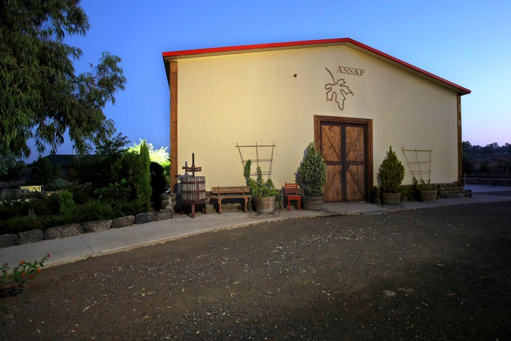 Assaf Boutique Winery & Cabins Kidmat Tsvi Exteriör bild